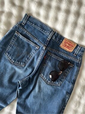 🧵Vintage Levi's Women’s Classic Straight Blue Denim Jeans